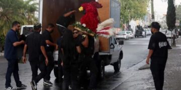Con gallos y fuerte operativo: Las imágenes que dejó el funeral de “El Mencho” en Guadalajara
