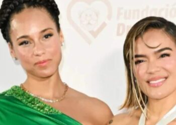 Karol G cumple un sueño al cantar con Alicia Keys
