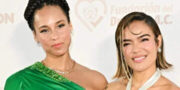 Karol G cumple un sueño al cantar con Alicia Keys