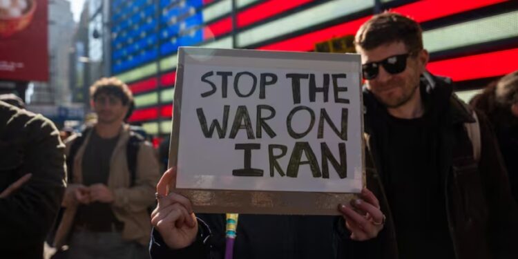 ¿EE.UU. apoya a Trump? Encuesta revela qué piensan los estadounidenses sobre los ataques contra Irán