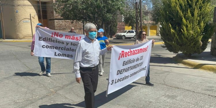 Señalan permisos sin impacto urbano en Lomas; crece inconformidad vecinal
