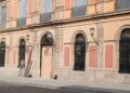 Retiran puerta de madera del Edificio Central de la UASLP para evitar su quema