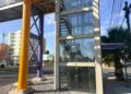 Denuncian fallas en elevador de puente peatonal en Alpes-Himalaya