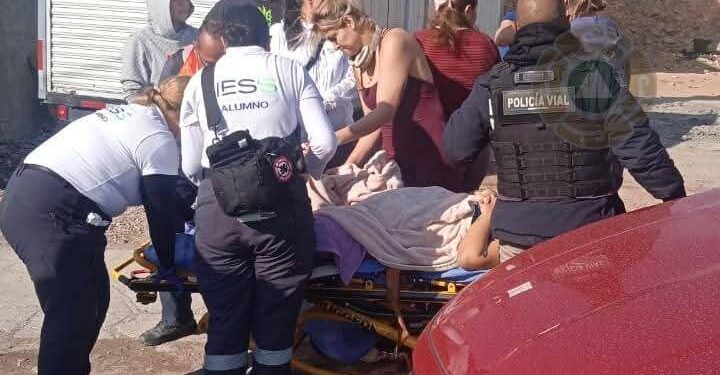 Paramédicos asisten parto en vía pública sobre Periférico y Villa Magna