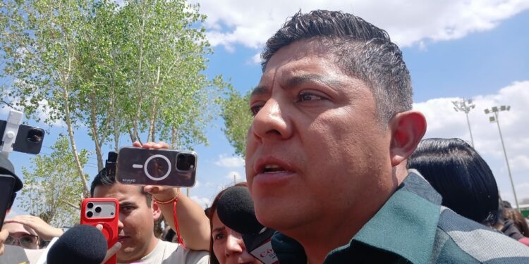 El gobernador se compromete a ayudar a la comunidad Los Matías