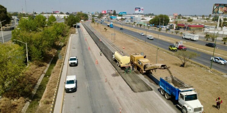 Avanzan trabajos de rehabilitación en laterales de la carretera 57 en la zona industrial