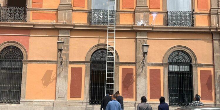 Comienzan a limpiar al Edificio Central de la UASLP