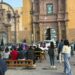 Celebran misa en la calle frente al Templo de la Compañía tras disturbios del 8M