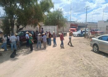 Productores toman centro de acopio en Villa de Arriaga