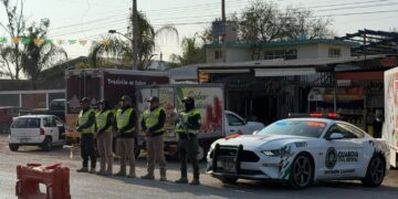 Refuerzan vigilancia y atención a automovilistas en carreteras de San Luis Potosí.