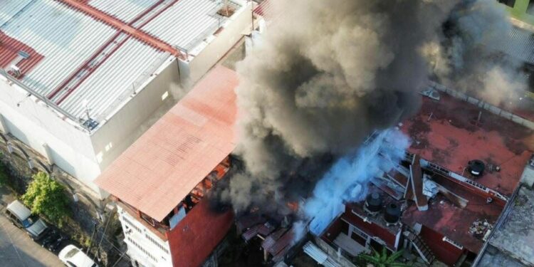 Controlan incendio en zona centro de Xilitla; no se reportan lesionados