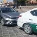 Taxista pone en riesgo a manifestantes al intentar cruzar protesta en la Alameda