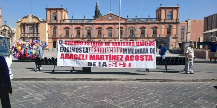 Denuncian omisiones de la titular de la SCT
