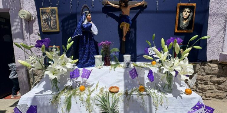 Permanece viva tradición del viernes de Dolores en el Callejón del Buche