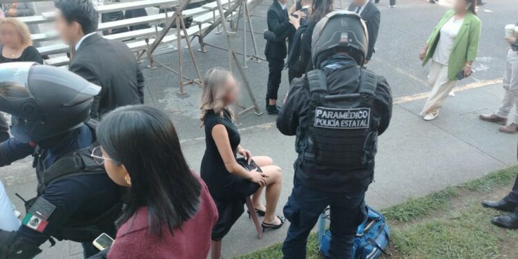Colapsan gradas en toma de foto de generación: ahora 18 lesionados en Universidad Veracruzana