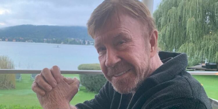 Chuck Norris es hospitalizado de emergencia: esto se sabe de su delicado estado de salud