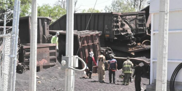 Tren descarrila en Aguascalientes; murió un migrante