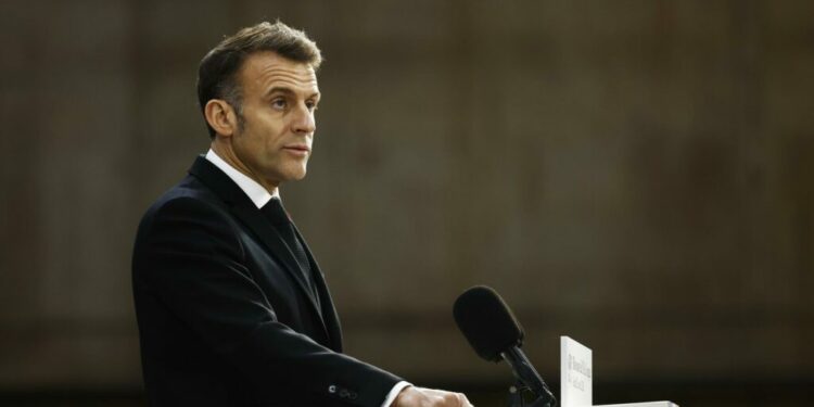 Macron aumenta el arsenal nuclear francés y ofrece compartirlo con sus socios europeos