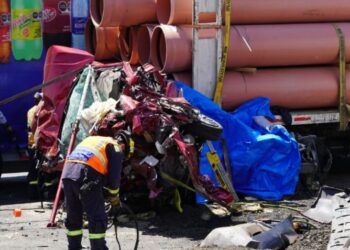 Caos en la México- Querétaro, carambola deja 2 muertos y más de 12 vehículos afectados