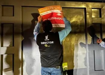 Clausuran tres centros educativos en la capital por uso de documentos falsos