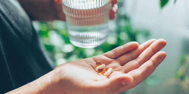 FDA alerta por ingrediente tóxico en más de 20 suplementos para bajar de peso; se venden en línea