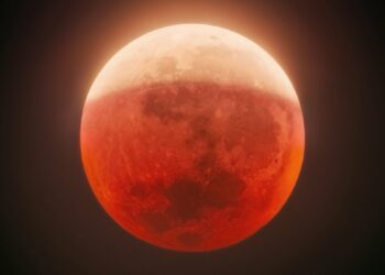 ¡La luna de sangre es hoy! UAM revela la mejor hora para ver el eclipse lunar en México