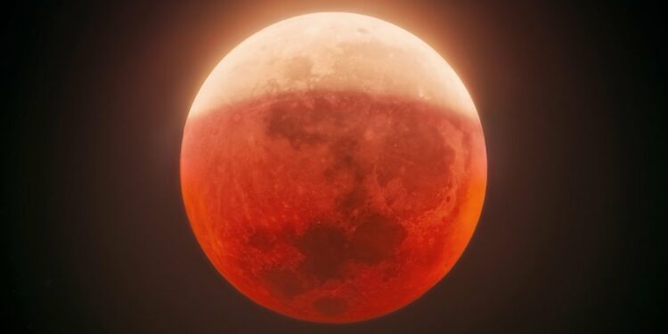 ¡La luna de sangre es hoy! UAM revela la mejor hora para ver el eclipse lunar en México