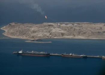 Irán ataca dos buques en el estratégico estrecho de Ormuz