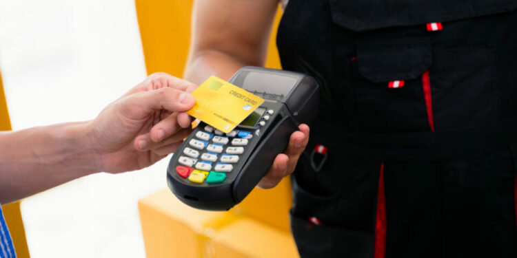Qué tan seguro es pagar con tarjeta en gasolineras y casetas; estos son los riesgos