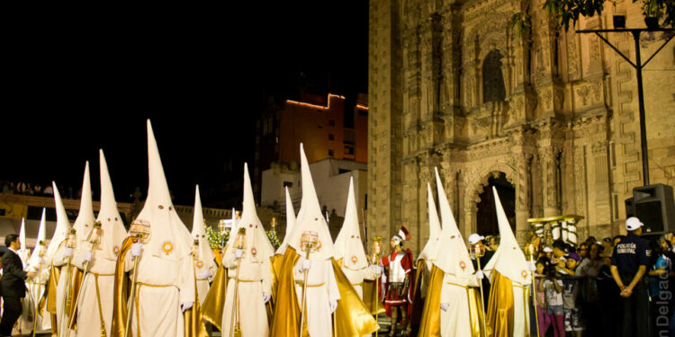 Denuncian presunto negocio en la organización de la Procesión del Silencio
