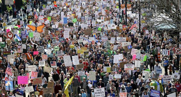 Amnistía ve riesgos en Mundial; millones protestan en EE.UU. contra Trump