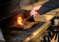 Para qué sirve ponerle bicarbonato al fuego de la carnita asada