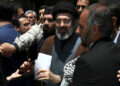 Líder supremo de Irán está gravemente herido: New York Times; Jamenei habría delegado toma de decisiones a Guardia Revolucionaria