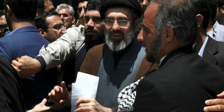 Líder supremo de Irán está gravemente herido: New York Times; Jamenei habría delegado toma de decisiones a Guardia Revolucionaria