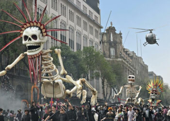 La curiosa historia de cómo una superproducción de 300 millones de dólares cambió para siempre el Día de Muertos en México