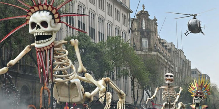 La curiosa historia de cómo una superproducción de 300 millones de dólares cambió para siempre el Día de Muertos en México