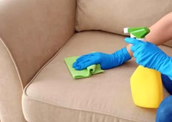 Conoce la mezcla casera para eliminar las manchas de tu sillón; remueve la suciedad en pocos minutos