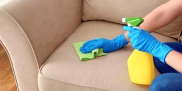 Conoce la mezcla casera para eliminar las manchas de tu sillón; remueve la suciedad en pocos minutos