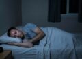 Sudores nocturnos en hombres: qué podría estar diciendo esto de tu salud y cuáles señales no debes omitir