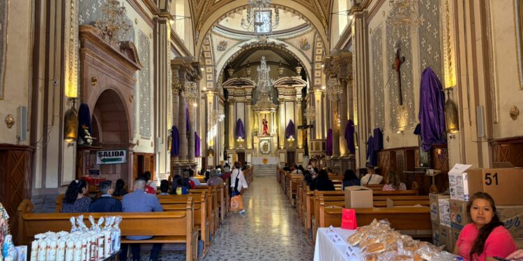 Mantienen familias de SLP tradiciones del Triduo Pascual