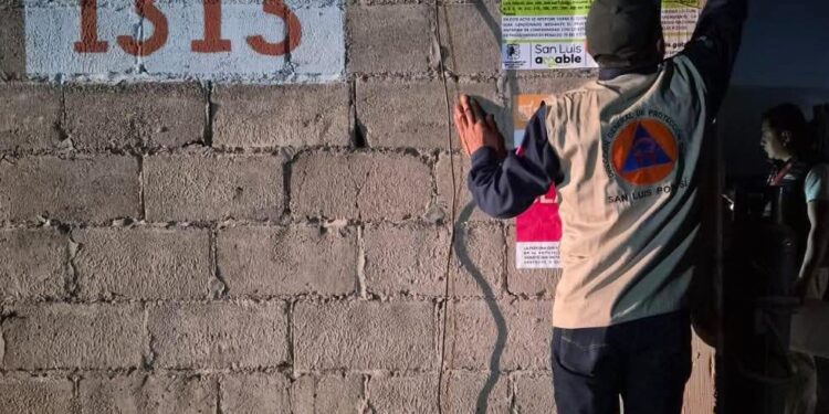 Clausuran empresa en zona industrial tras incendio que dejó daños materiales y ambientales
