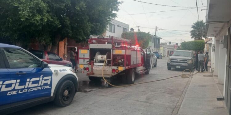Incendio en vivienda de la colonia Popular es controlado sin personas lesionadas