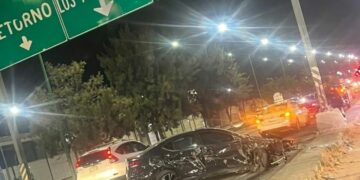 Volcadura en la carretera a Rioverde deja un vehículo con pérdida total