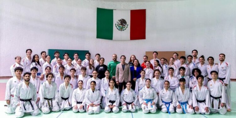 Karatecas Potosinos conviven con Rommel Pacheco