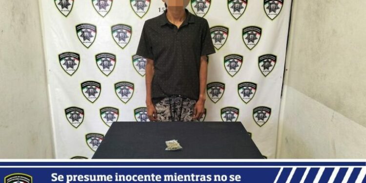 Detienen a dos hombres por posesión de droga en distintos puntos de la capital