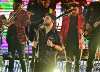 Luis R. Conríquez ofreció una espectacular y multitudinaria noche en la Fenae 2026