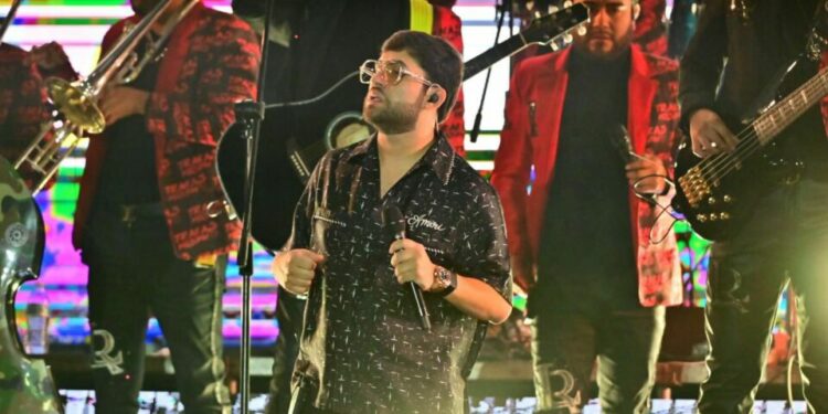 Luis R. Conríquez ofreció una espectacular y multitudinaria noche en la Fenae 2026