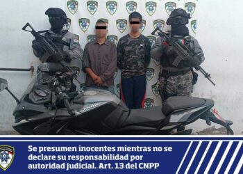 Detienen a dos hombres por placas sobrepuestas y agresión a policías en SLP