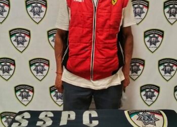 Detienen a hombre por posesión de droga en el Barrio de Santiago