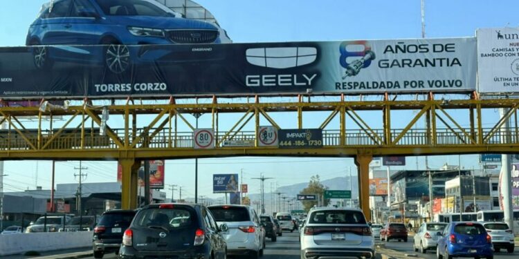 Vuelve tráfico a SLP por regreso a clases de más de 545 mil alumnos